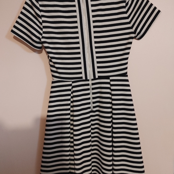 Formal dress - Picture 4 of 5